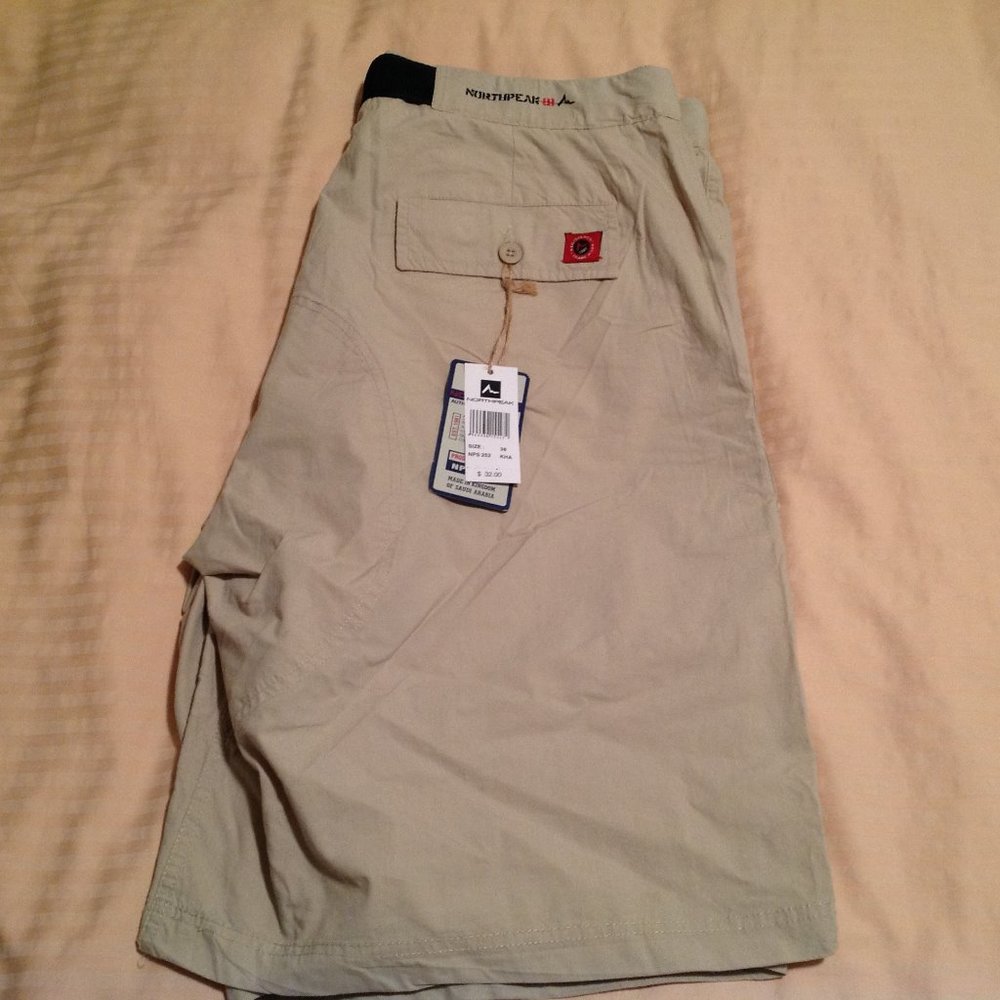 Northpeak Men's Cargo Shorts NWT Khaki Size 38